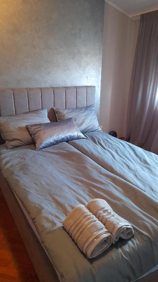 Apartment Maras Porec Bagian luar foto